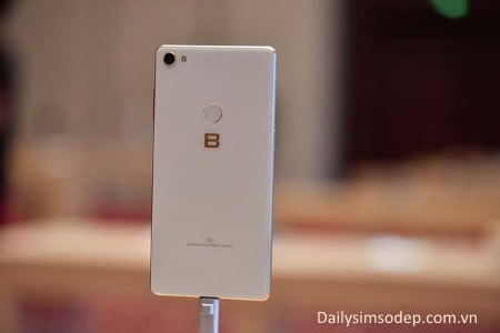 Bphone 3 Pro sẽ gặp phải nhiều đối thủ xứng tầm