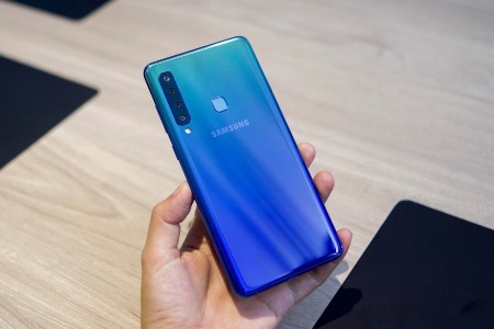 Galaxy A9 có tới 4 camera ấn tượng