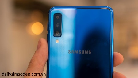 Nhiều tính năng nổi bật được tích hợp trong Galaxy A7 với giá thành chỉ 7,7 triệu đồng